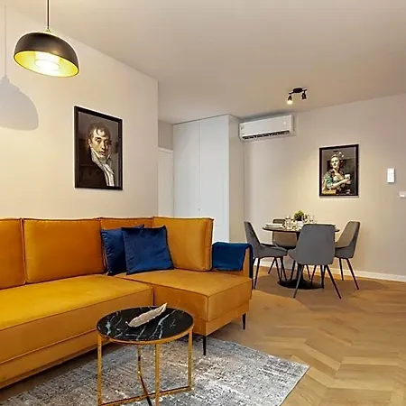 Metropolis Old Town Hotel