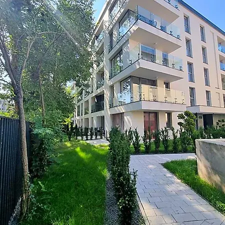Metropolis Old Town Hotel 4*