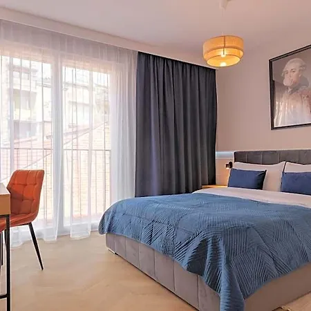 Metropolis Old Town Hotel 4*