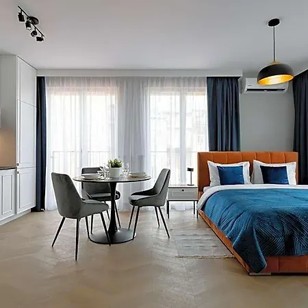 Hotel Metropolis Old Town 4*