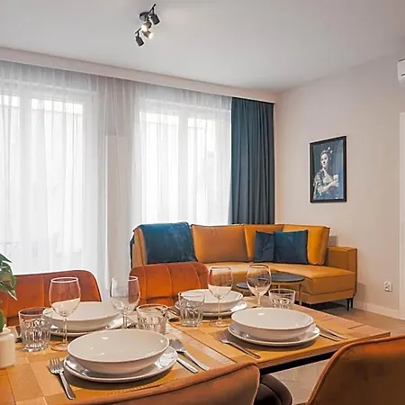 Metropolis Old Town Hotel 4*