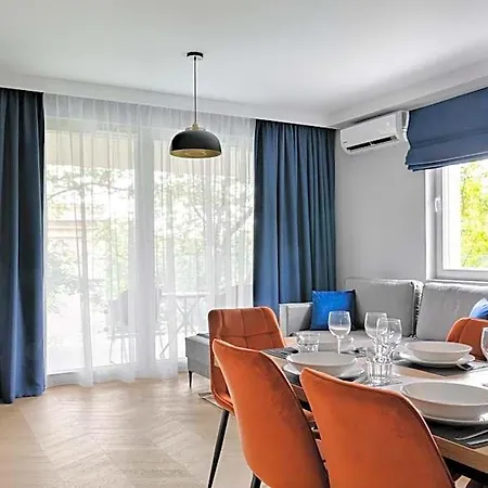 Metropolis Old Town 4*